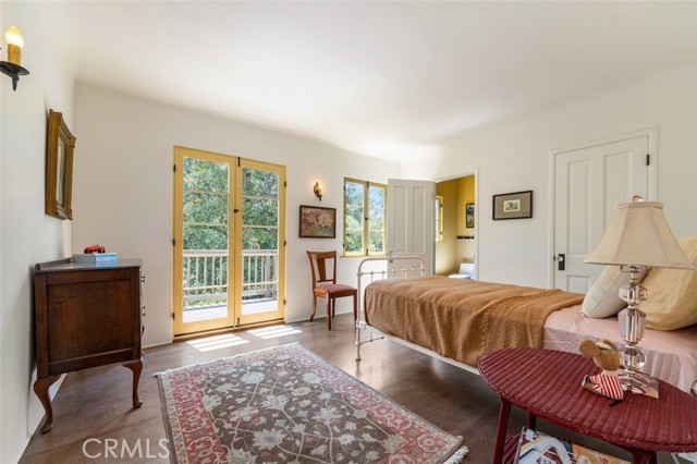 15113 Encanto Drive, Sherman Oaks CA: https://media.crmls.org/medias/c8be14c0-35f4-4a36-9ff2-8cc15f1881a2.jpg