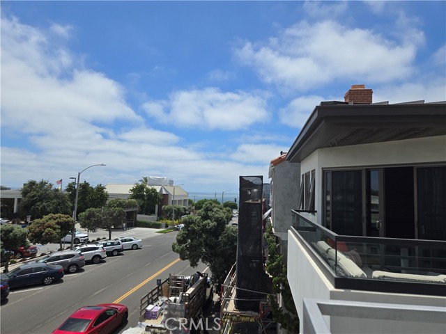 409 15th Street, Manhattan Beach CA: https://media.crmls.org/medias/c8bf5046-6ada-485d-b4a4-f38ea9d363cf.jpg