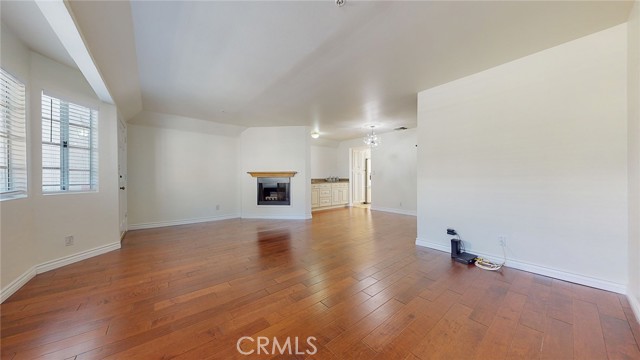 1328 North Columbus Avenue, 5 photo 3