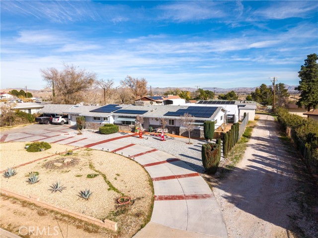 Detail Gallery Image 3 of 48 For 16464 Desert Knoll Dr, Victorville,  CA 92395 - 3 Beds | 3 Baths