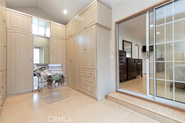 13353 Sylvan Street, Van Nuys CA: https://media.crmls.org/medias/c8c13677-44db-4d89-800a-4b6b6bd576dc.jpg