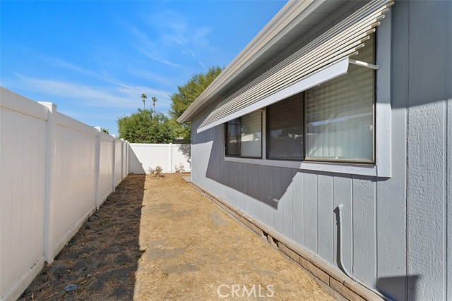 Privacy fence / side of yard