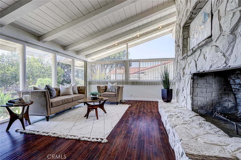 2552 Palos Verdes Drive W