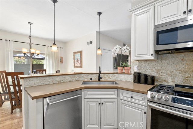 Detail Gallery Image 12 of 33 For 655 via Colinas, Thousand Oaks,  CA 91362 - 2 Beds | 2 Baths