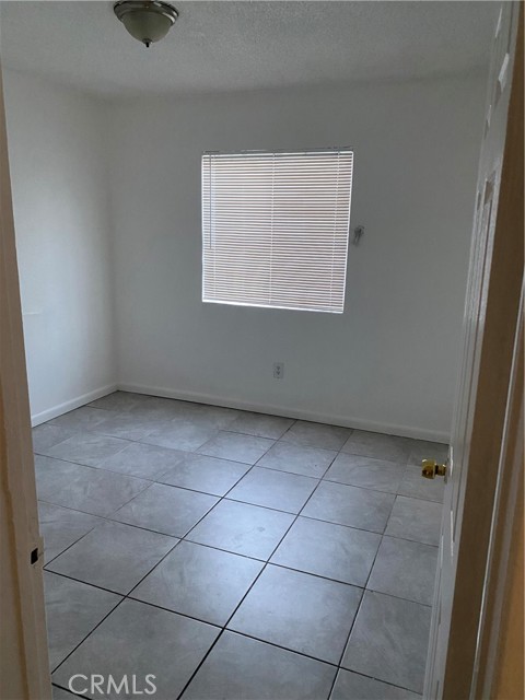 Detail Gallery Image 5 of 9 For 170 Olive, San Bernardino,  CA 92408 - 2 Beds | 1 Baths