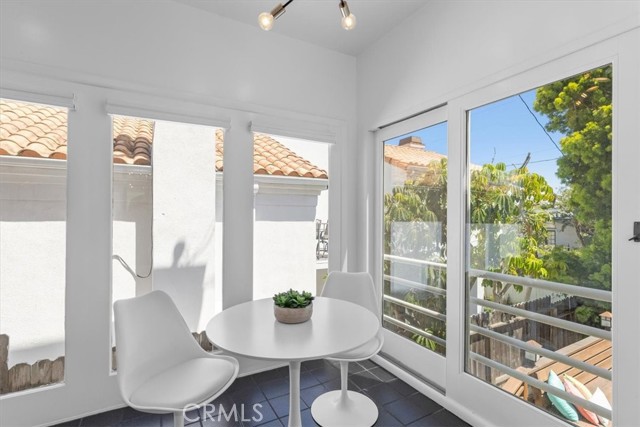 Detail Gallery Image 16 of 64 For 2704 Laurel Ave, Manhattan Beach,  CA 90266 - 4 Beds | 4 Baths