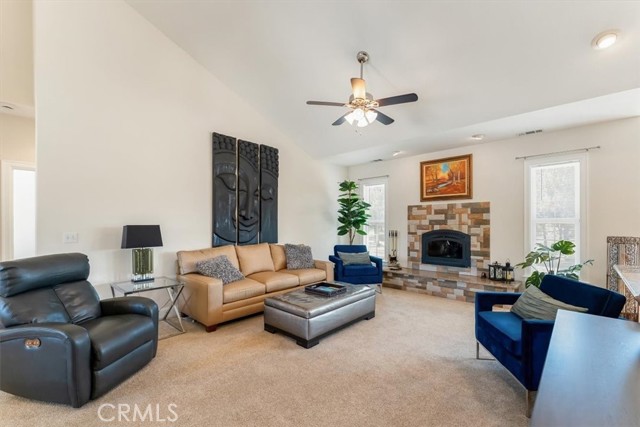Detail Gallery Image 6 of 31 For 5541 Lake Shastina Dr, Weed,  CA 96094 - 3 Beds | 2 Baths