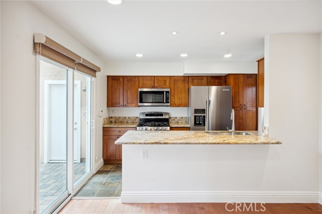 Detail Gallery Image 5 of 19 For 215 Walnut St, Newport Beach,  CA 92663 - 4 Beds | 2 Baths