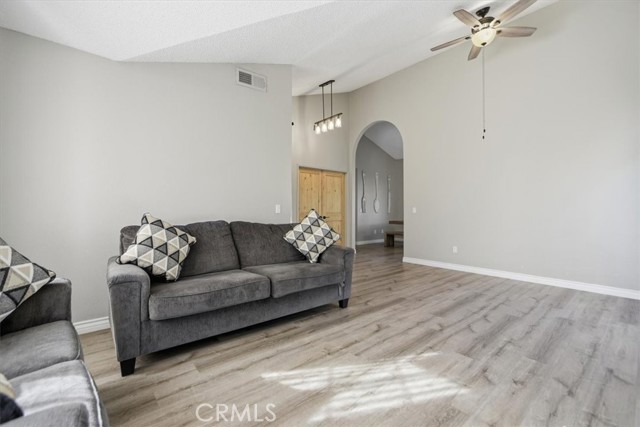 Detail Gallery Image 13 of 39 For 1809 E Avenue R6, Palmdale,  CA 93550 - 3 Beds | 2 Baths