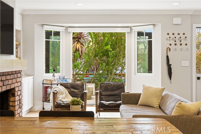 Detail Gallery Image 11 of 47 For 220 Detroit Ave, Huntington Beach,  CA 92648 - 3 Beds | 2/1 Baths