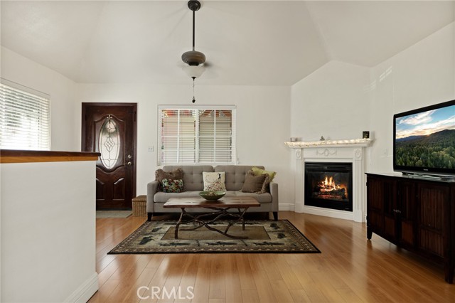 32784 Richmond Drive, Running Springs CA: https://media.crmls.org/medias/c8c5ad68-2553-4385-a403-4bd0f29c97aa.jpg
