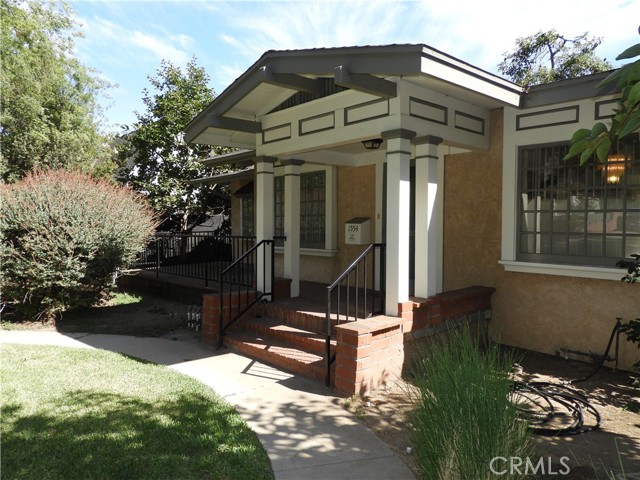 Detail Gallery Image 2 of 15 For 1554 Las Lunas St, Pasadena,  CA 91106 - 3 Beds | 2 Baths