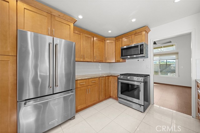 Detail Gallery Image 6 of 42 For 18402 Oxboro, Huntington Beach,  CA 92648 - 4 Beds | 2/1 Baths