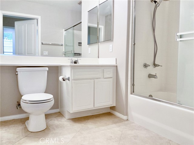 Detail Gallery Image 7 of 11 For 904 Reggio Aisle, Irvine,  CA 92606 - 2 Beds | 2 Baths