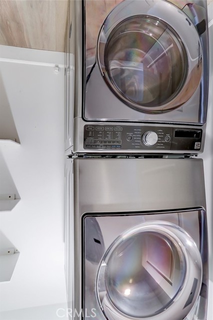 Front Unit Indoor Laundry, Washer & Dryer Inclusive