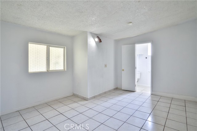 5787 Warren Street, Riverside CA: https://media.crmls.org/medias/c8c7da33-9453-40fc-bf25-063d6553dfa5.jpg