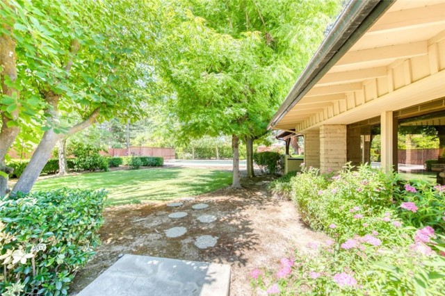 6641 N Van Ness Boulevard, Fresno CA: https://media.crmls.org/medias/c8c8d67d-f85d-4705-8b5f-457ffbd4d13b.jpg