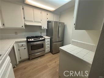 Detail Gallery Image 3 of 13 For 3851 Amberly Dr #E,  Inglewood,  CA 90305 - 3 Beds | 2 Baths