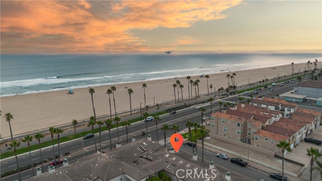 1516 Pacific Coast, Huntington Beach CA: https://media.crmls.org/medias/c8ca0a44-ad6f-46ee-b964-d59930bb286d.jpg