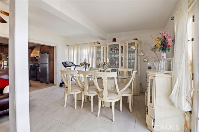 23900 Darbun Drive, Newhall CA: https://media.crmls.org/medias/c8ca27e2-ab95-4bf7-9d32-40c14fa0b4d3.jpg