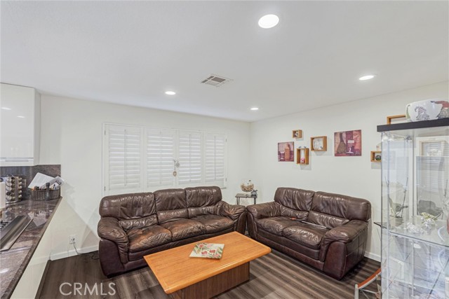 Detail Gallery Image 16 of 49 For 18730 Hatteras St #44,  Tarzana,  CA 91356 - 3 Beds | 3 Baths