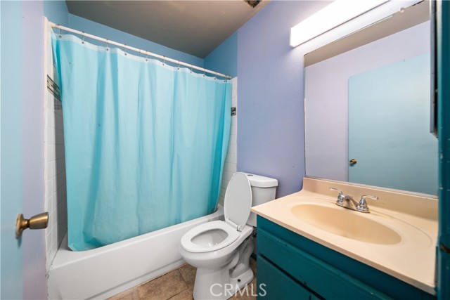 Detail Gallery Image 8 of 18 For 6927 Lanto, Commerce,  CA 90040 - 3 Beds | 3 Baths