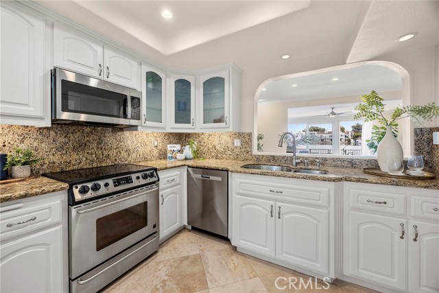 Detail Gallery Image 7 of 59 For 3742 Montego Dr, Huntington Beach,  CA 92649 - 3 Beds | 3 Baths