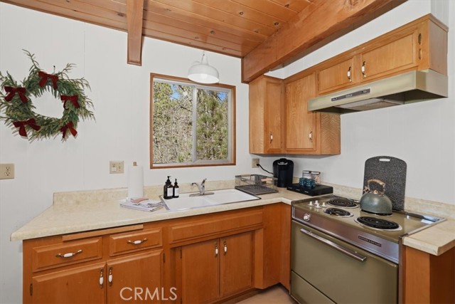 Detail Gallery Image 10 of 40 For 1146 Ridge, Fawnskin,  CA 92333 - 2 Beds | 1 Baths