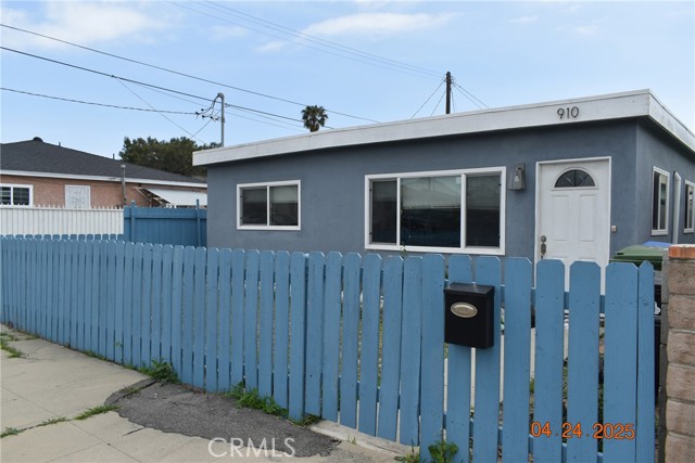 910 Craven Street, Wilmington CA: https://media.crmls.org/medias/c8cb2817-c190-4f99-ba41-aabd001c9a3a.jpg
