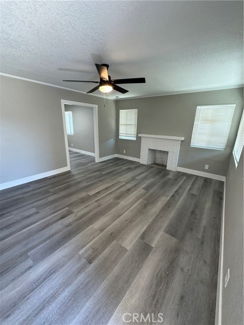 Detail Gallery Image 5 of 41 For 3033 E Hammond Ave, Fresno,  CA 93703 - 4 Beds | 2 Baths