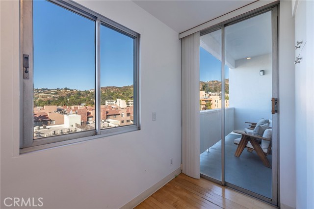 Detail Gallery Image 14 of 43 For 7250 Franklin Ave #912,  Los Angeles,  CA 90046 - 2 Beds | 1/1 Baths