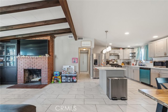 Detail Gallery Image 6 of 28 For 38871 Yucca Tree, Palmdale,  CA 93551 - 3 Beds | 1 Baths