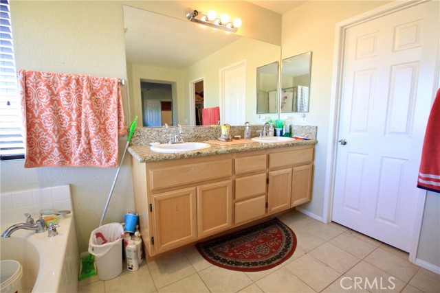 Detail Gallery Image 21 of 49 For 1227 Ayris Ave, Palmdale,  CA 93550 - 5 Beds | 2/1 Baths