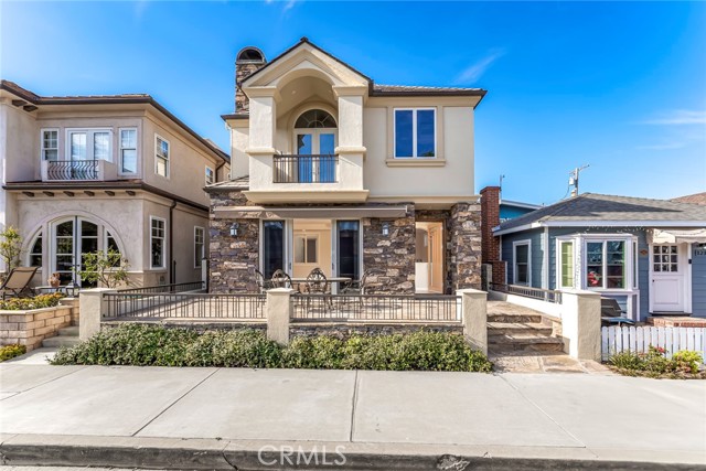 119 Opal Avenue, Newport Beach CA: https://media.crmls.org/medias/c8ce6ebf-6404-44ac-81b2-a001f935422f.jpg