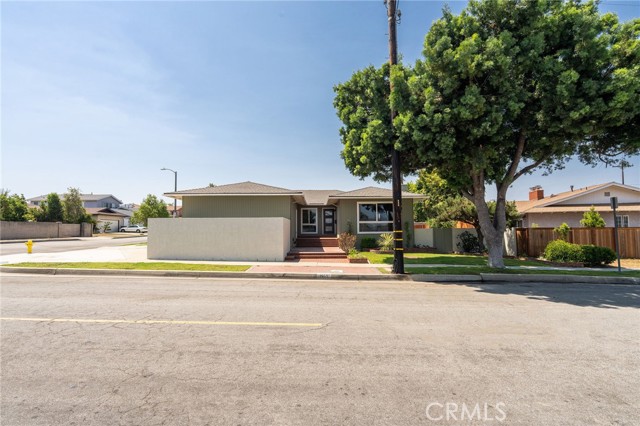 1905 W 232nd Street, Torrance CA: https://media.crmls.org/medias/c8ce7d2f-f794-4329-8c90-afdabc049fe7.jpg