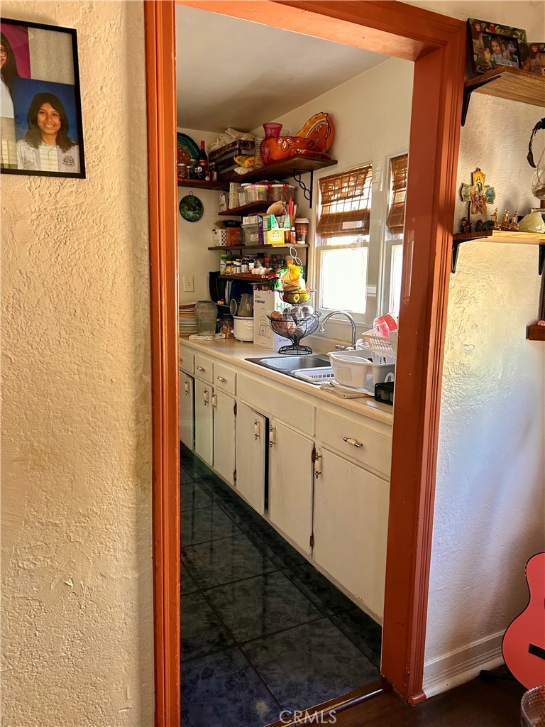 https://media.crmls.org/medias/c8ceba6e-5e21-48d3-a69d-257d06893750.jpg?preset=X-Large