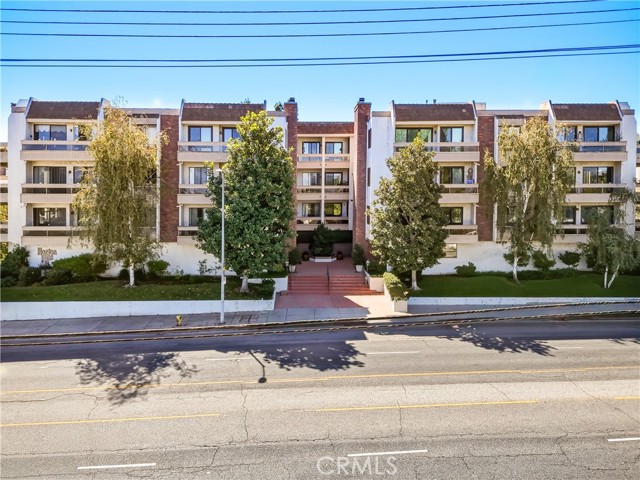 17140 Burbank, 207 photo 32