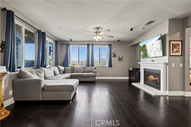 20556 Suzie Lane, Saugus CA: https://media.crmls.org/medias/c8cfd799-3e45-4a46-9012-6ab2c1e3ca2d.jpg