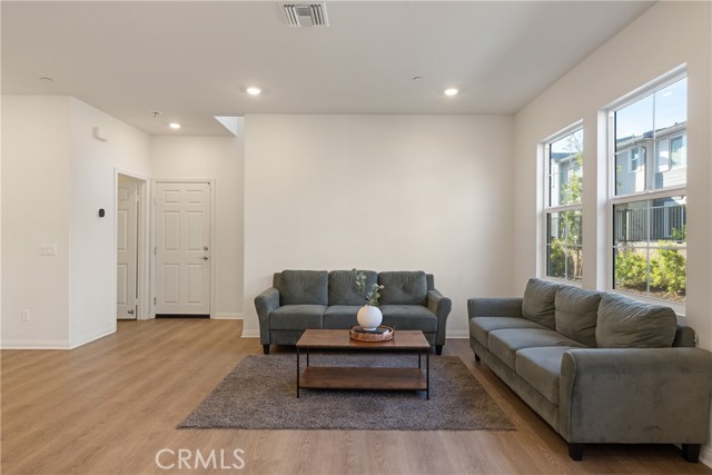 Detail Gallery Image 16 of 31 For 4229 E Carmel Privado, Ontario,  CA 91761 - 3 Beds | 2/1 Baths