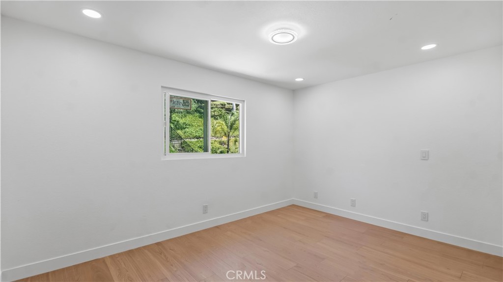https://media.crmls.org/medias/c8d0ca54-9896-4a2f-9c74-52ec5457ab67.jpg?preset=X-Large