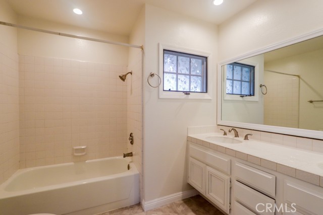 Detail Gallery Image 17 of 22 For 326 La Jolla St, Long Beach,  CA 90803 - 3 Beds | 2/1 Baths