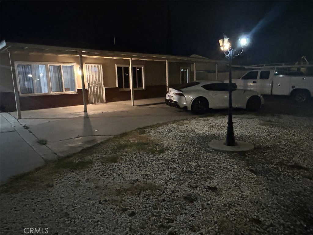 https://media.crmls.org/medias/c8d19b9b-e9e1-4d91-abcf-a0cdc6c6e05e.jpg?preset=X-Large