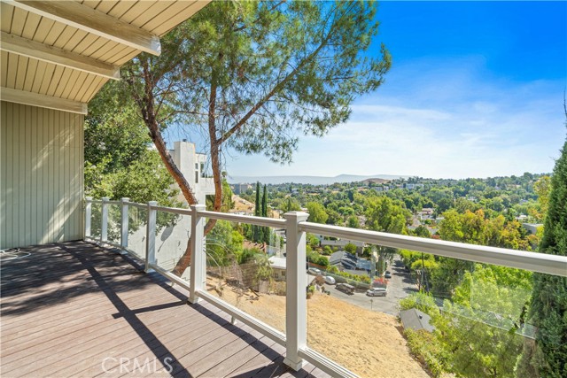 Detail Gallery Image 2 of 32 For 5102 Medina Rd, Woodland Hills,  CA 91364 - 2 Beds | 2 Baths