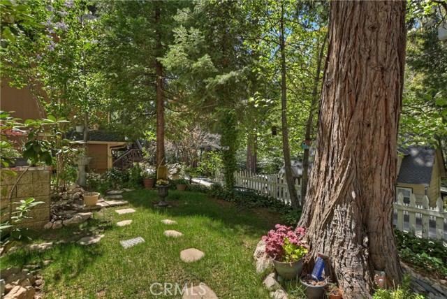 Detail Gallery Image 5 of 33 For 27899 Rainbow Dr, Lake Arrowhead,  CA 92352 - 3 Beds | 1/1 Baths