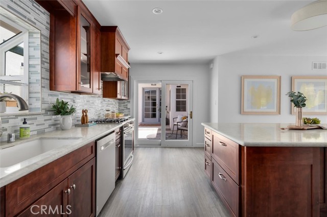 5545 Konya Drive, Torrance CA: https://media.crmls.org/medias/c8d57161-5317-4aa6-93e6-086d7791a6b7.jpg