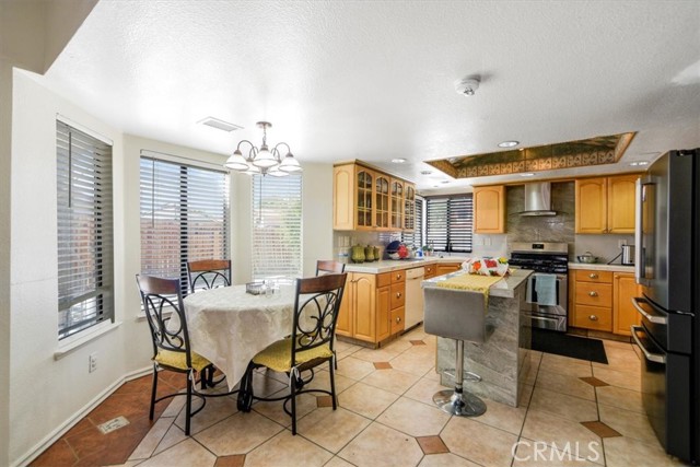37913 53rd E Street, Palmdale CA: https://media.crmls.org/medias/c8d5eb36-cc5f-4afc-b997-8ce2a870918e.jpg