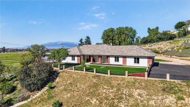 Detail Gallery Image 4 of 68 For 11891 San Timoteo Canyon Rd, Redlands,  CA 92373 - 4 Beds | 4 Baths