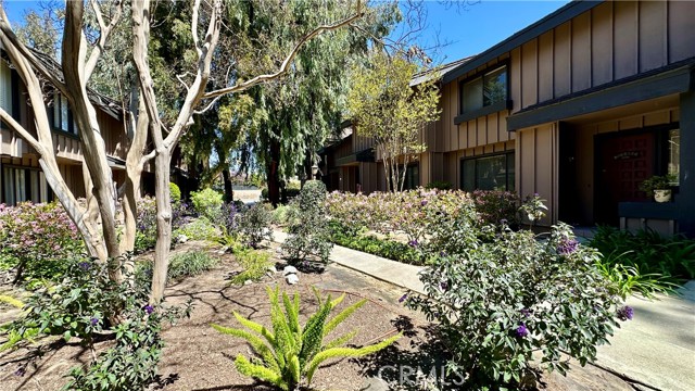 Detail Gallery Image 3 of 30 For 9763 Reseda Bld #81,  Northridge,  CA 91324 - 2 Beds | 2/1 Baths