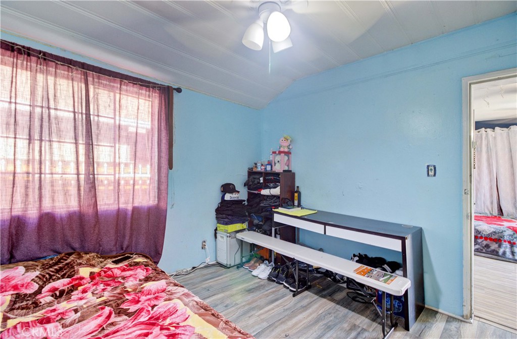 https://media.crmls.org/medias/c8d7b05e-141f-4c63-8cea-586e01638289.jpg?preset=X-Large