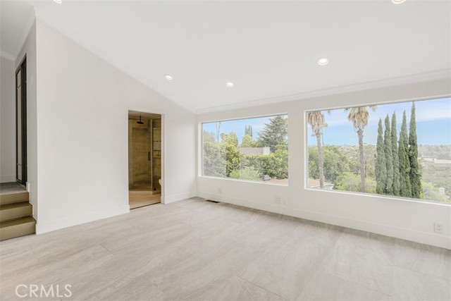 11354 Sunshine Terrace, Studio City CA: https://media.crmls.org/medias/c8d7d377-f3be-4145-b137-e8029b4d8668.jpg